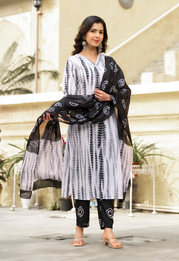 Ehnic Set Women Printed Straight Kurta and Pant set with Dupatta