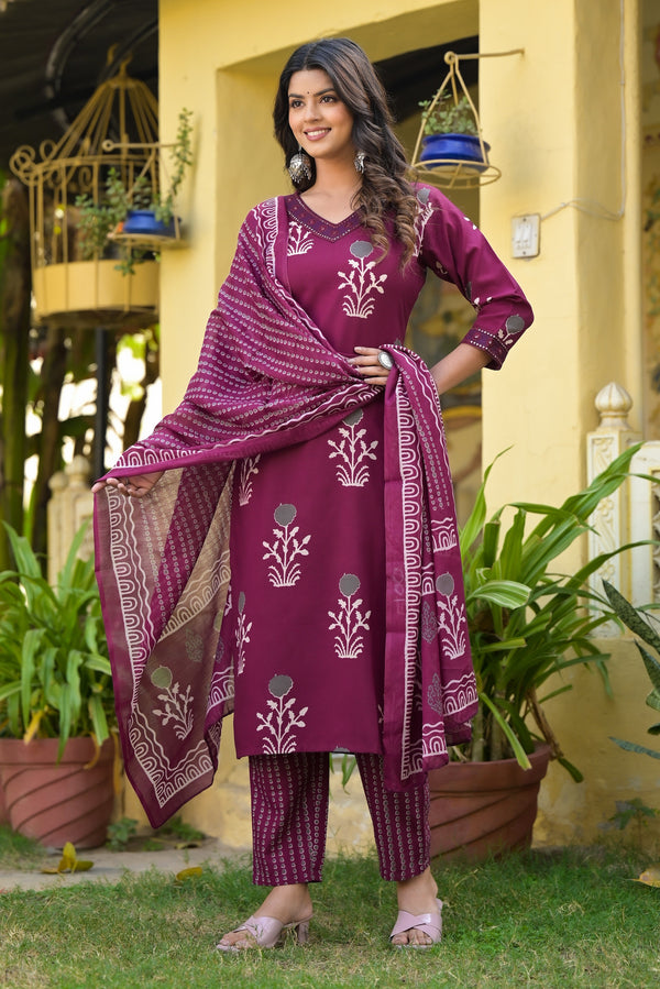 Ehnic Set Women Printed Straight Kurta and Pant set with Dupatta